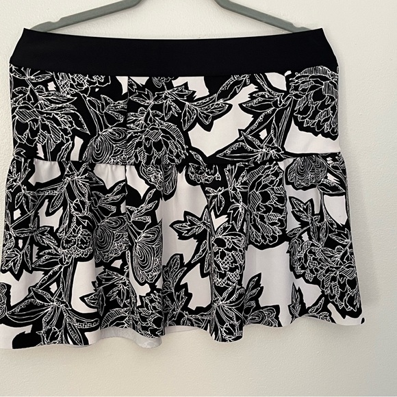 Floral paisley mini skirt from express with matching crop top - Picture 2 of 5